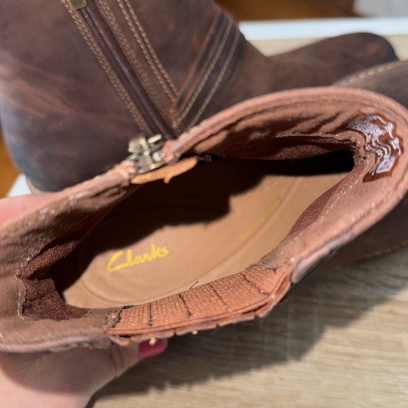 Clarks Aspra boots Buckle British Tan Leather 7.5 NWT distressed so comfortable - Picture 4 of 7